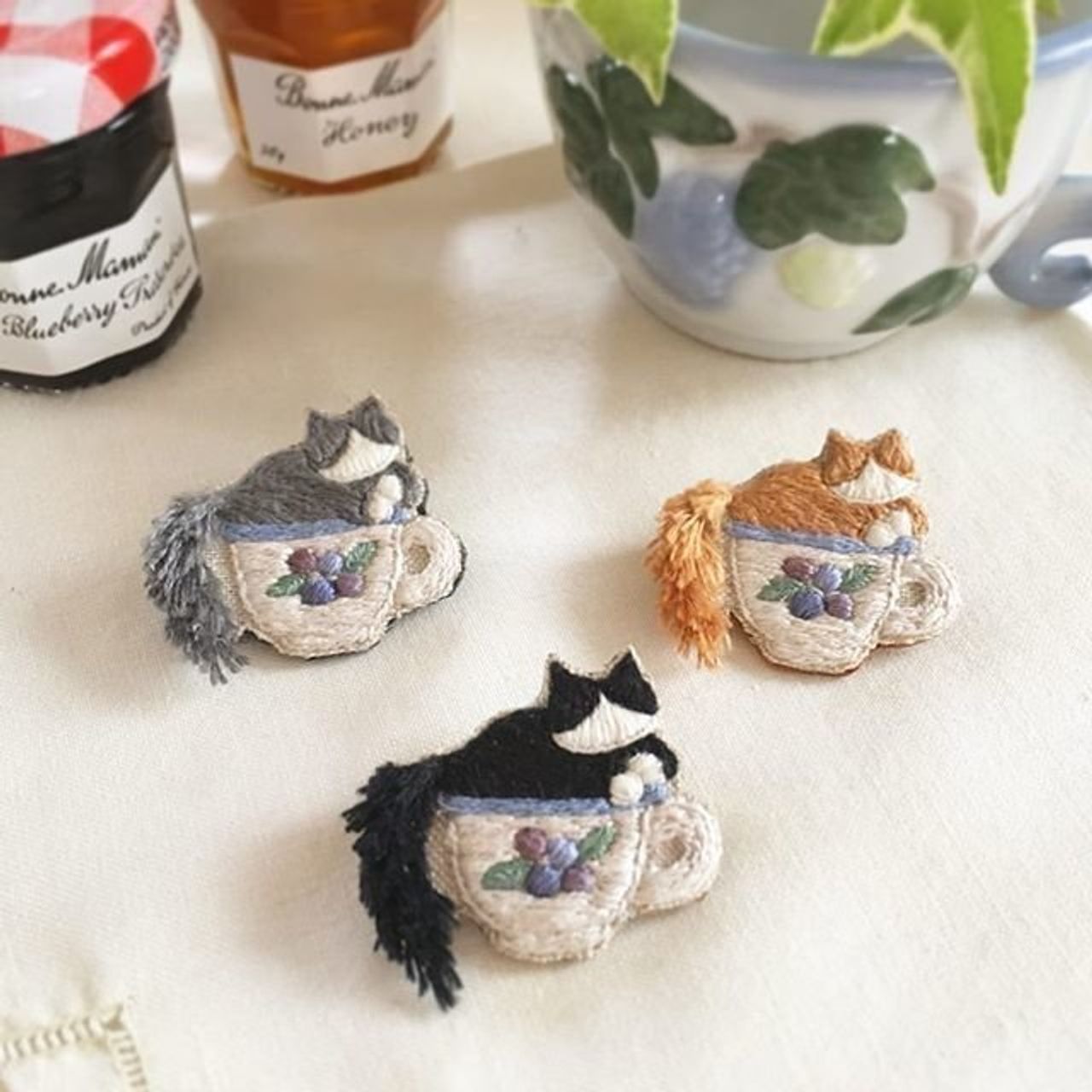 インスタで発見 ほっこり可愛い猫の刺繍グッズに癒される ねこのきもちweb Magazine インスタで発見 ほっこり可愛い猫の刺繍グッズに癒される ねこのきもちweb Magazine