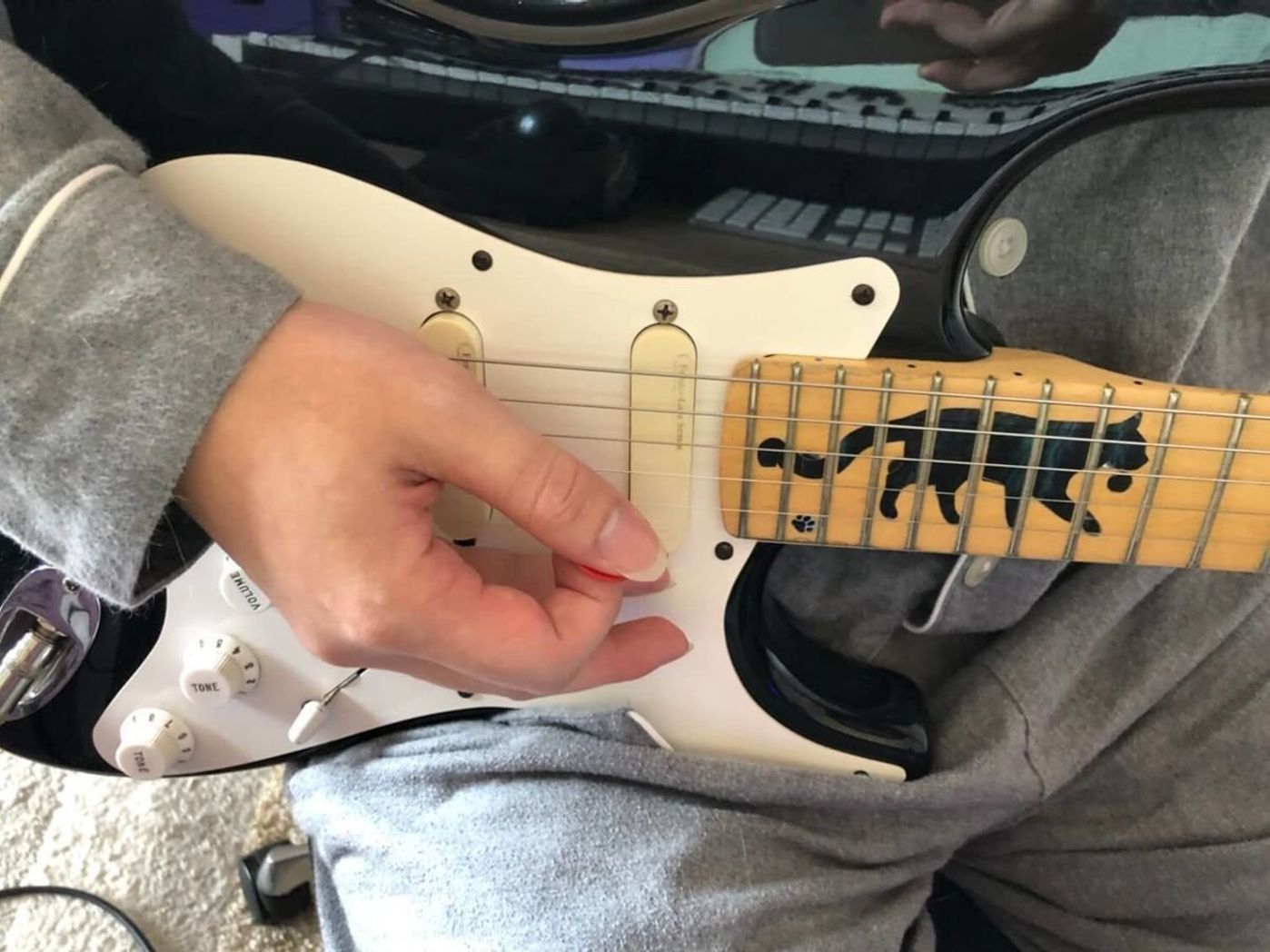 僕の本業は作曲家 さ ギターで曲書くか てこれソラやないかい リュックと愉快な仲間たち あ あと響介 Vol 69 ねこのきもちweb Magazine 僕の本業は作曲家 さ ギターで曲書くか てこれソラやないかい リュックと愉快な仲間たち あ あと響介 Vol 69 ねこのきもちweb Magazine