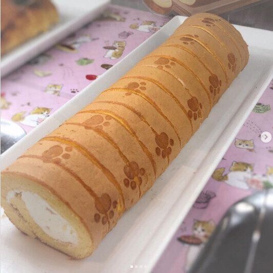 にくきゅうにゃんこロール