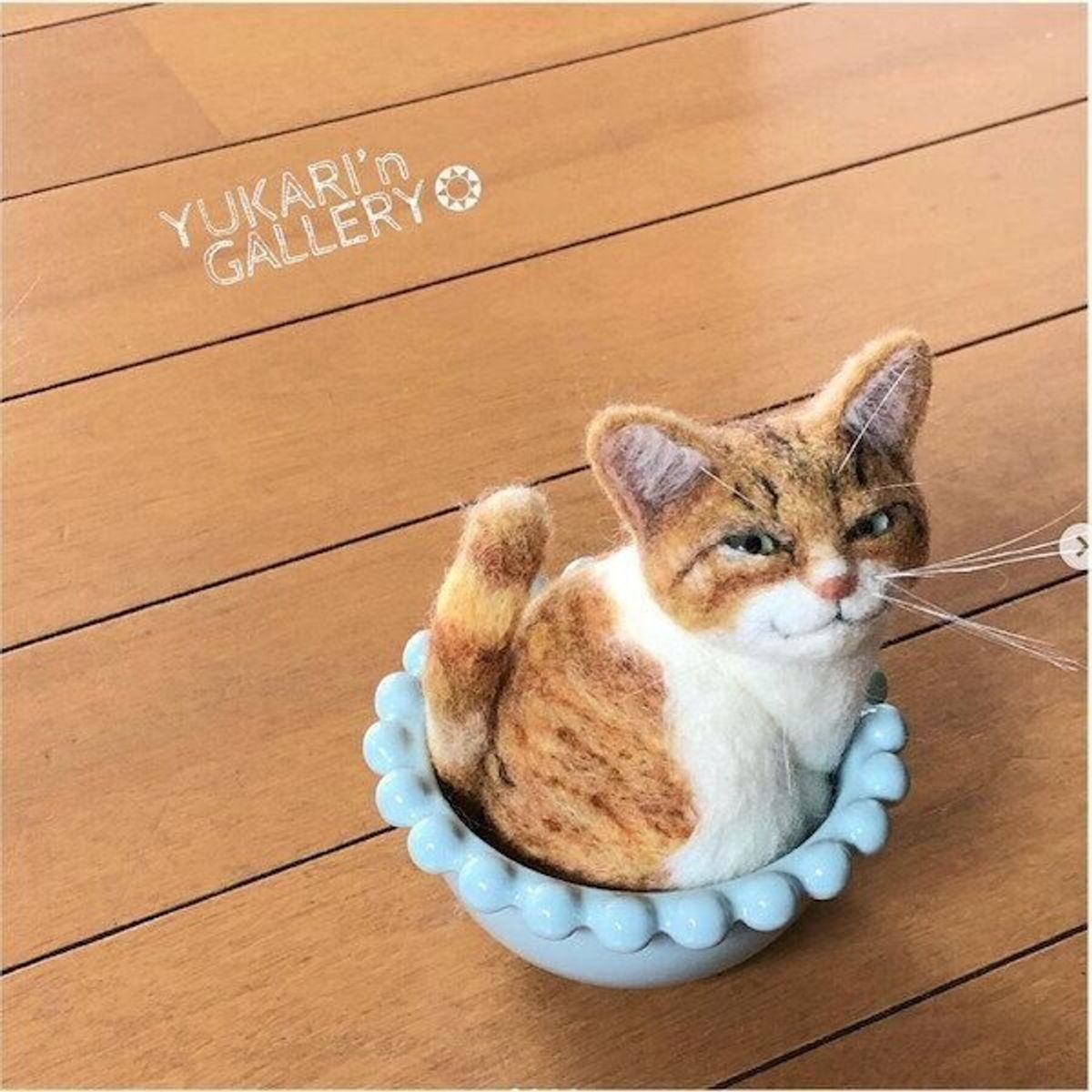 入ろうとしている 後ろ姿が最高 インパクト大な猫のおしりの羊毛フェルト作品が可愛い ねこのきもちweb Magazine 入ろうとしている 後ろ姿が最高 インパクト大な猫のおしりの羊毛フェルト作品が可愛い ねこのきもちweb Magazine