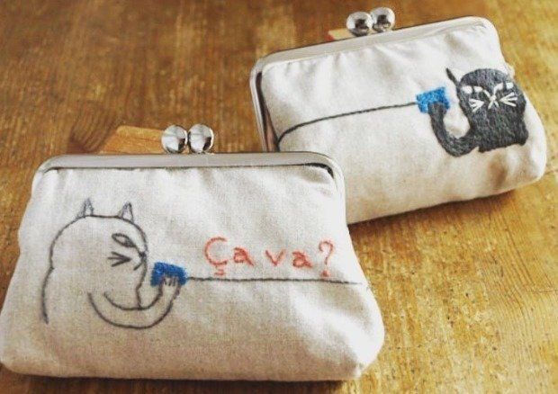 糸電話をする猫たち