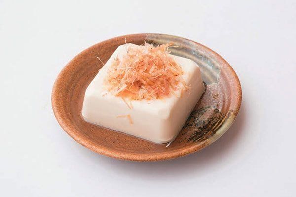 冷奴の上のかつおぶし