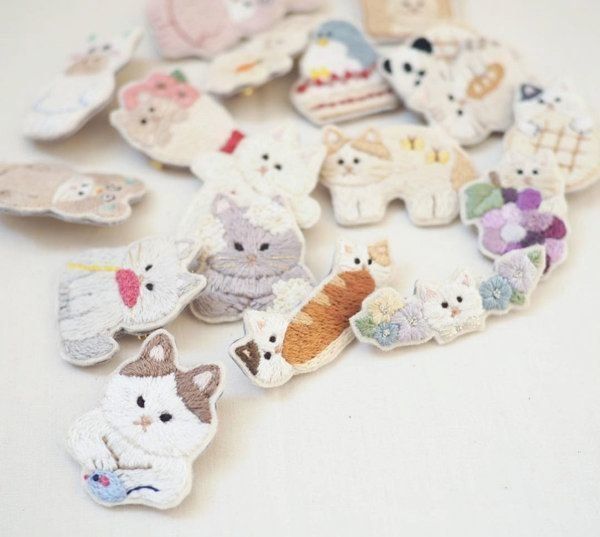 「neko to cotori -ネコとコトリ-」の猫の刺繍作品