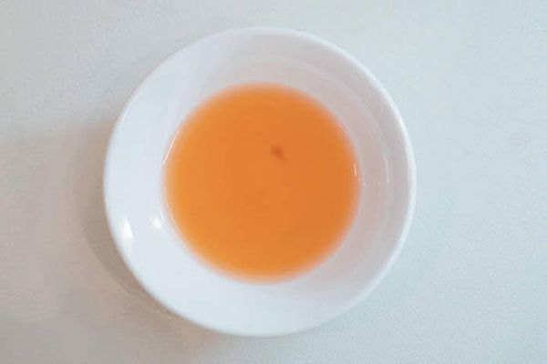 オレンジ色のオシッコ