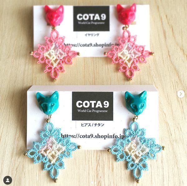 ハンドメイドの猫アクセサリー