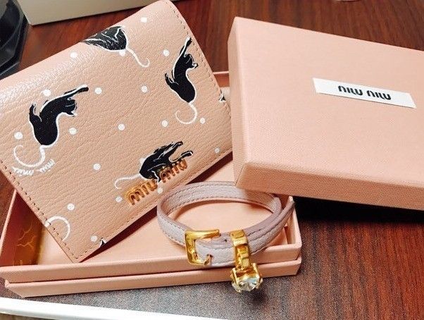 miumiuの財布（ピンク）