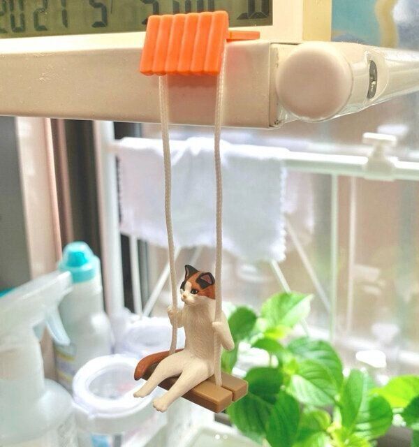 カプセルトイ「ねこブランコ」