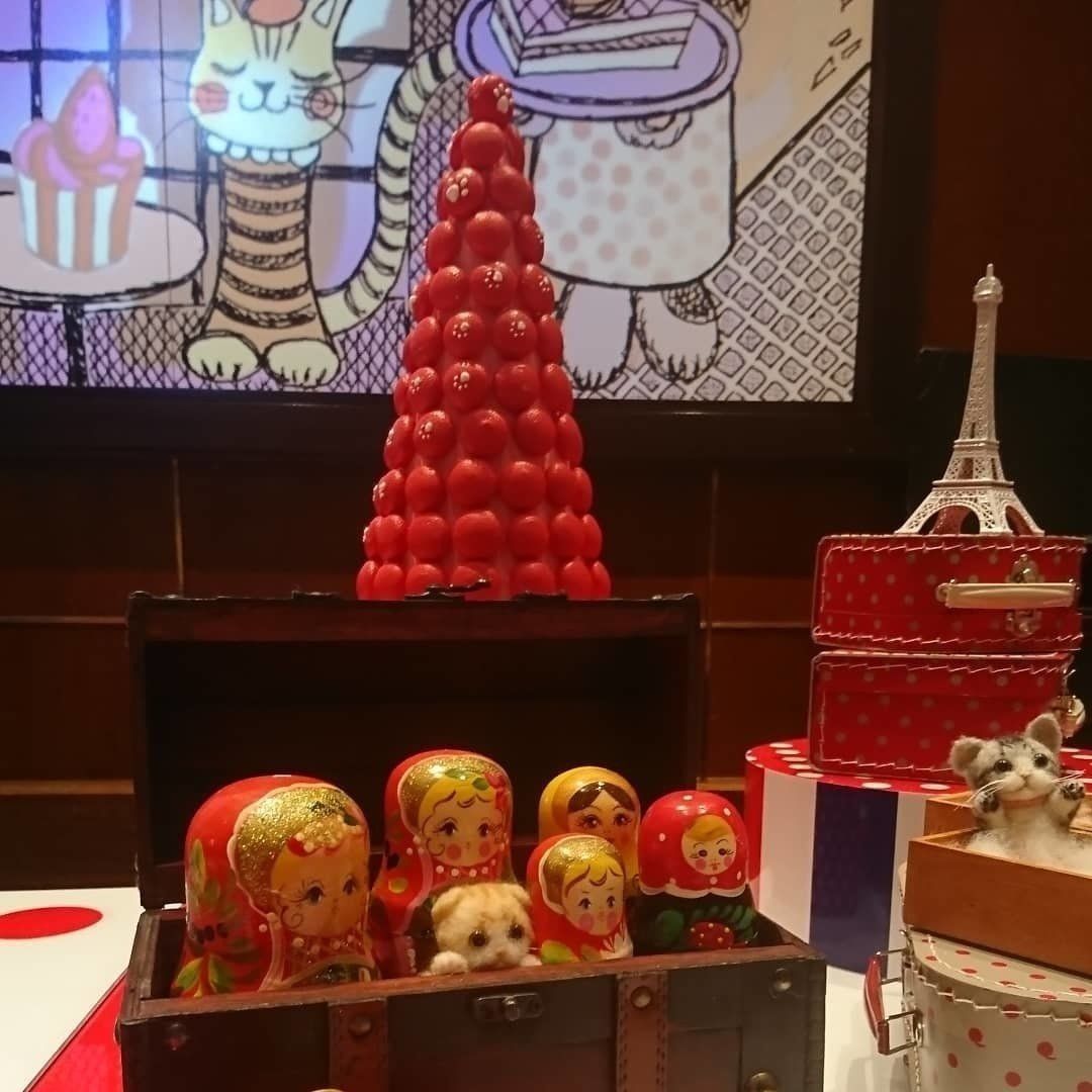 マトリョーシカの中にまぎれる猫