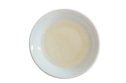 透明な黄色い尿