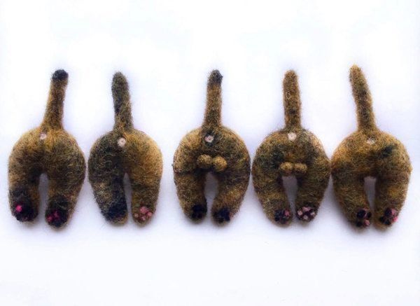 『pim-pom』の「ねこケツブローチ」