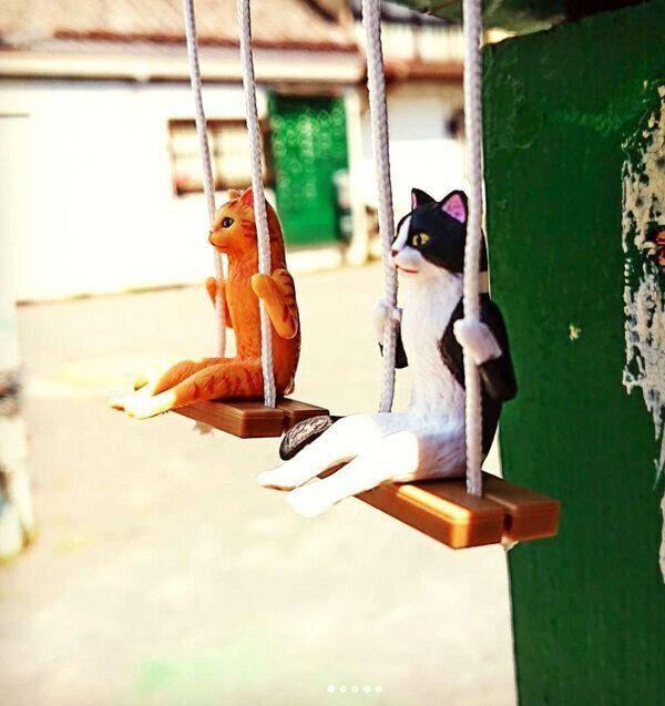 カプセルトイ「ねこブランコ」