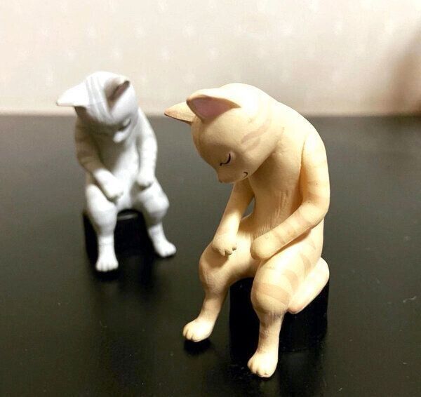 カプセルトイ「燃え尽きたネコ　マスコットフィギュア」