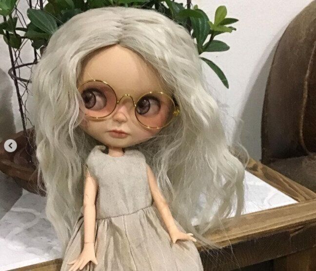 ダイソーのペット用メガネをかけた人形