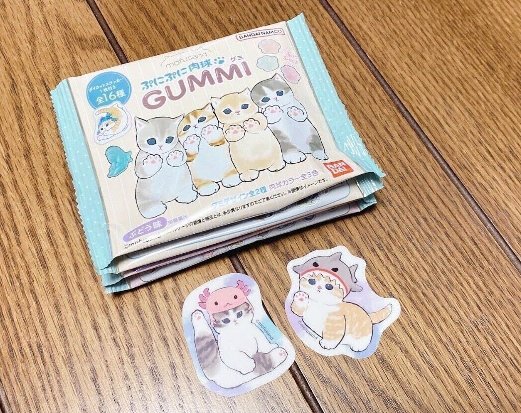 「mofusandステッカーつきぷにぷに肉球グミ」