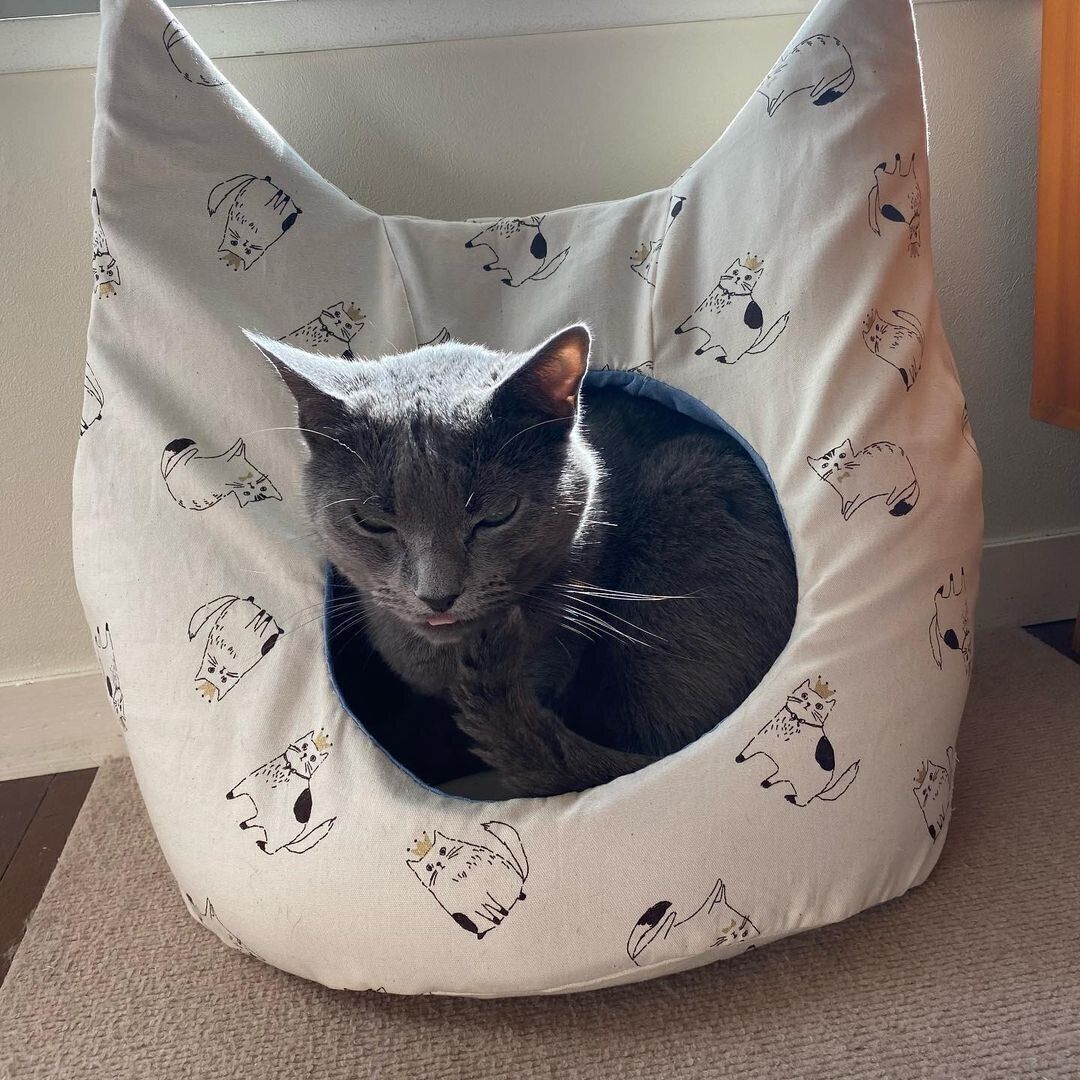 猫の顔型ベッド