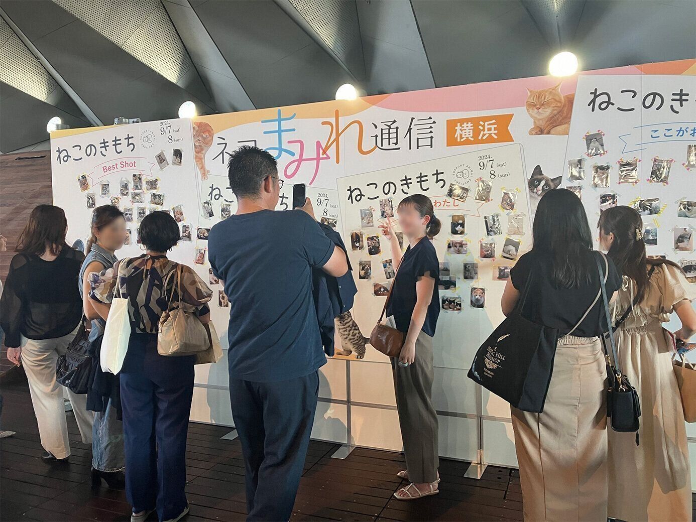 愛猫のとっておきのお写真と一緒に記念写真を撮る方もいらっしゃいました。