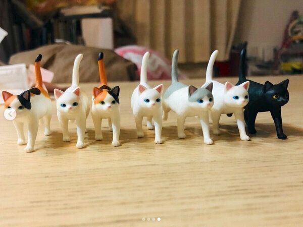 カプセルトイ「歩く猫」