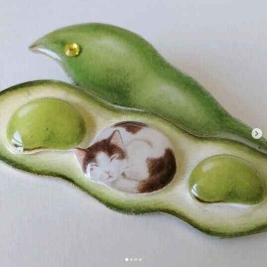 まめネコのブローチ