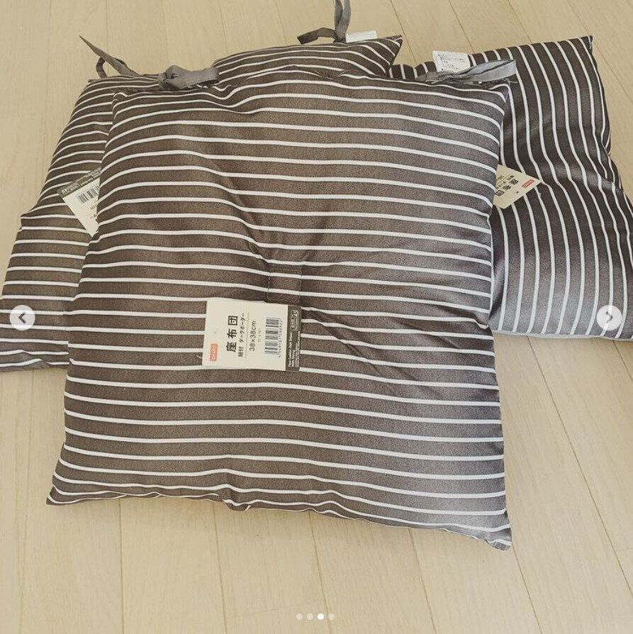 ダイソーのクッション3枚