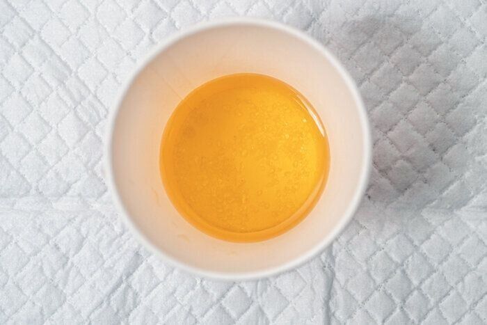 キラキラしているオシッコ