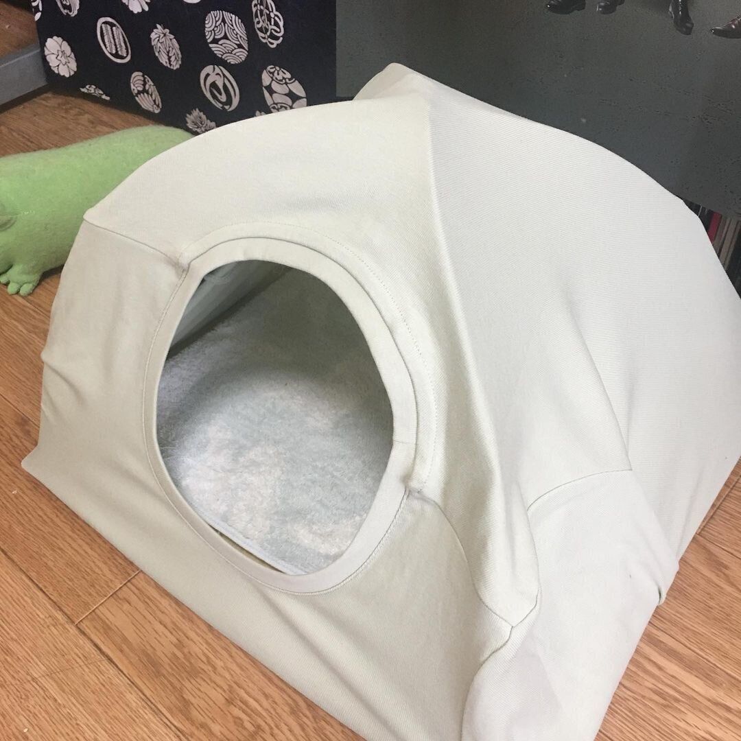 Tシャツで作った猫用テント