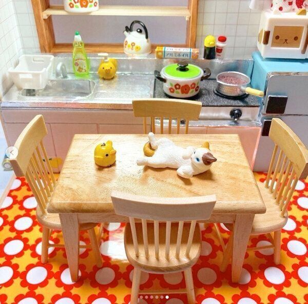 カプセルトイ「ふりむき三毛猫」