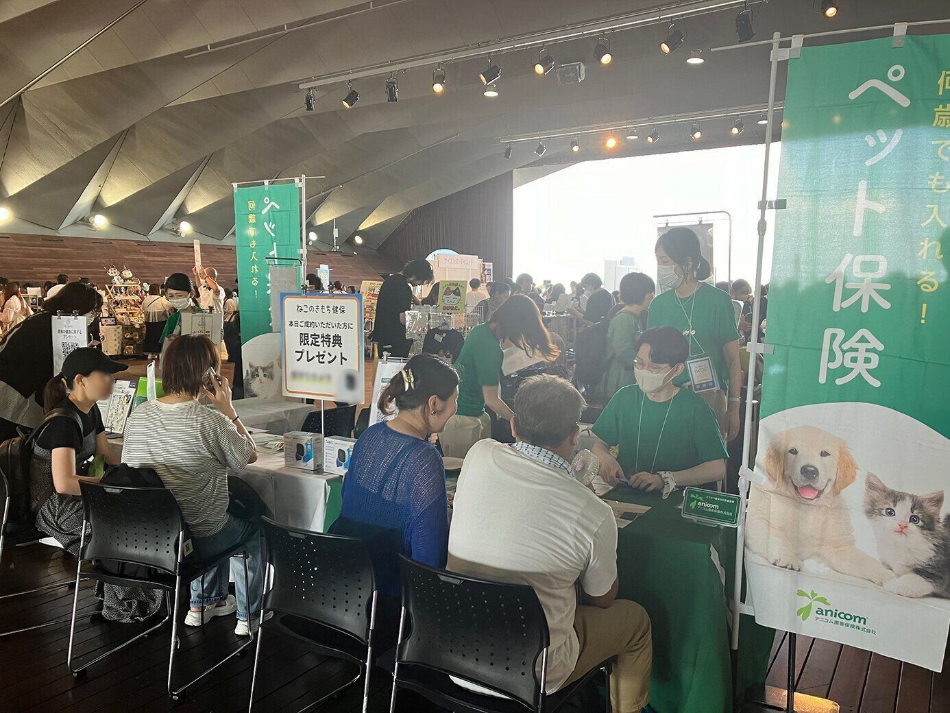 「ねこのきもち健保なんでも相談会」も開催されました。ペット保険に関する疑問や不安について、みなさんじっくりと相談されていました。