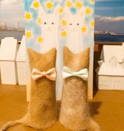 猫毛フェルトで作った2匹の猫の人形