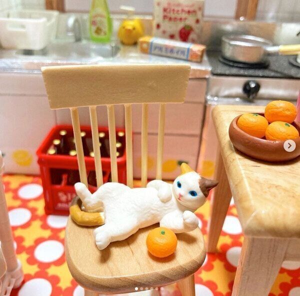 カプセルトイ「ふりむき三毛猫」