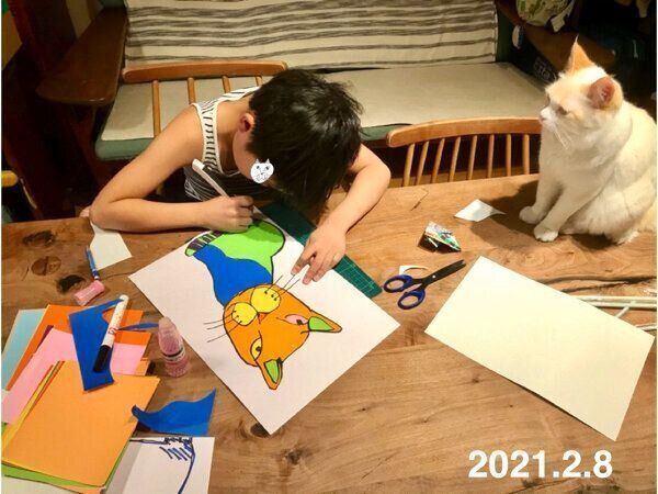 1年前の切り絵アートをする息子さん