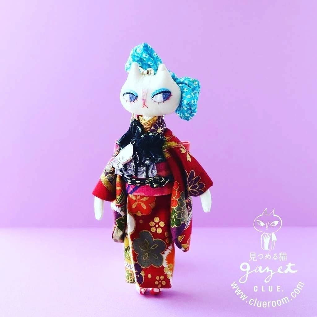 晴れ着姿の猫のキャラクターgazet