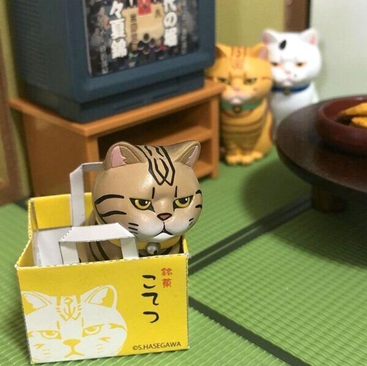 ジト目でムスッとした表情がたまらん カプセルトイ 紙袋に入った猫2 がシュールで可愛い ねこのきもちweb Magazine ジト目でムスッとした表情がたまらん カプセルトイ 紙袋に入った猫2 がシュールで可愛い ねこのきもちweb Magazine