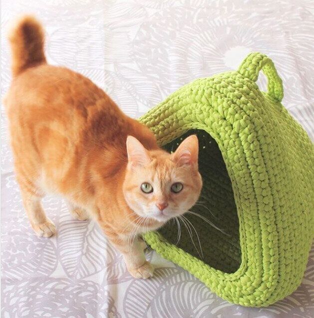 手編みのキャットハウス