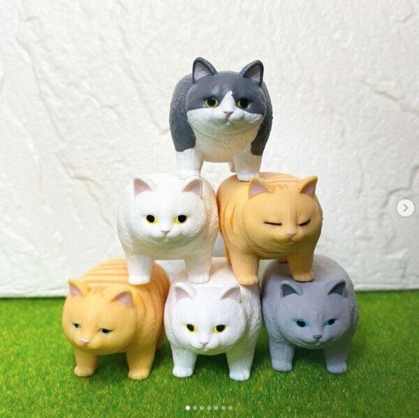 カプセルトイ「ネコピラミッド」