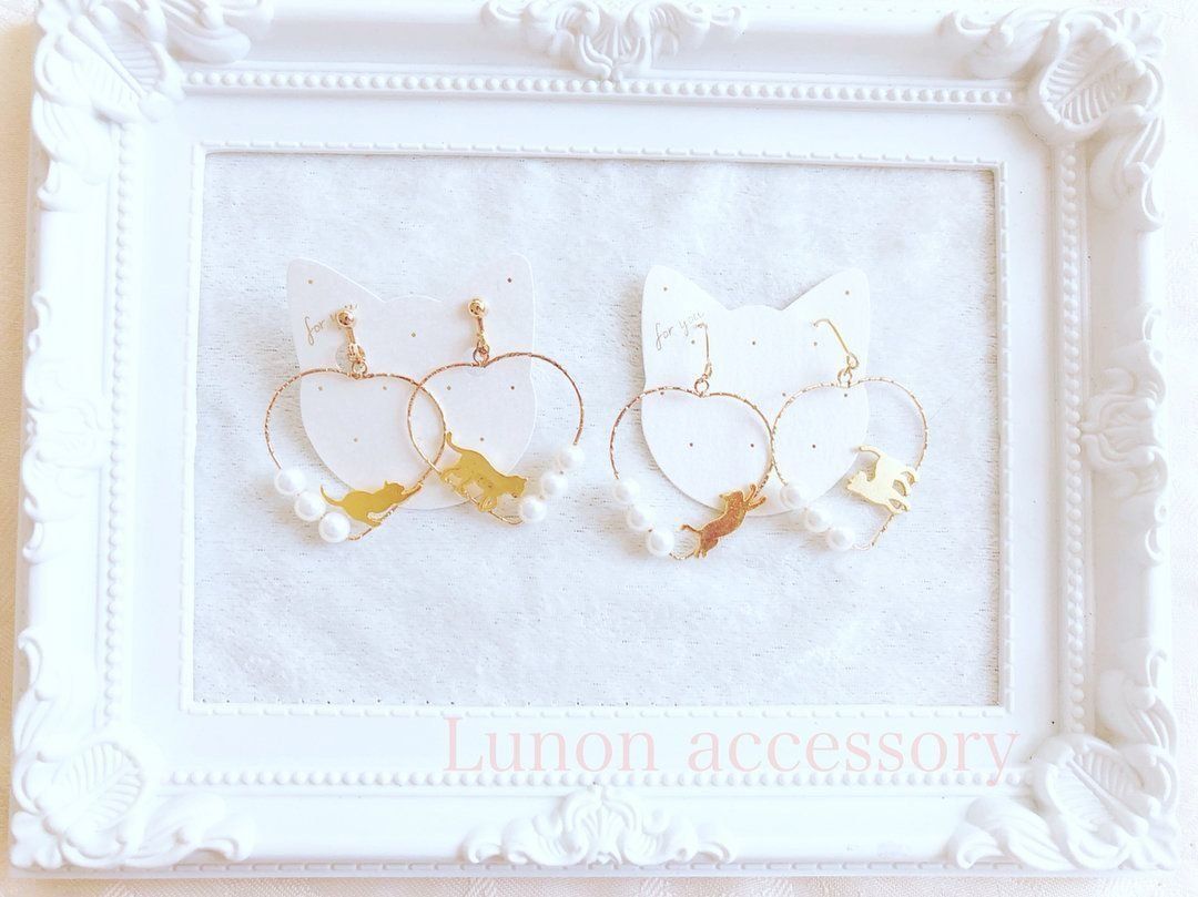 大人かわいい猫ピアス