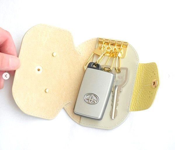 猫モチーフの革小物