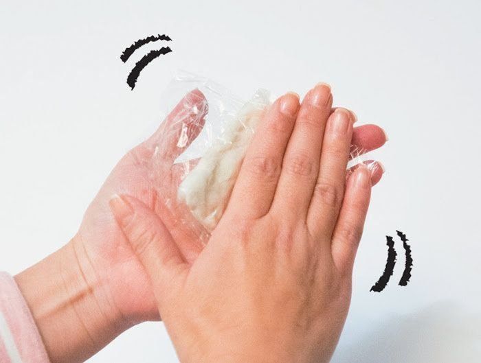 猫毛マスコット作り方、両手で挟んでこする