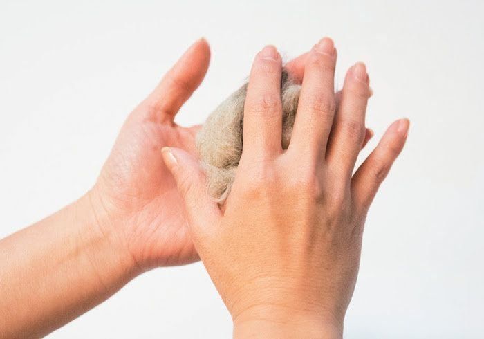 猫毛ボール作り方、丸める