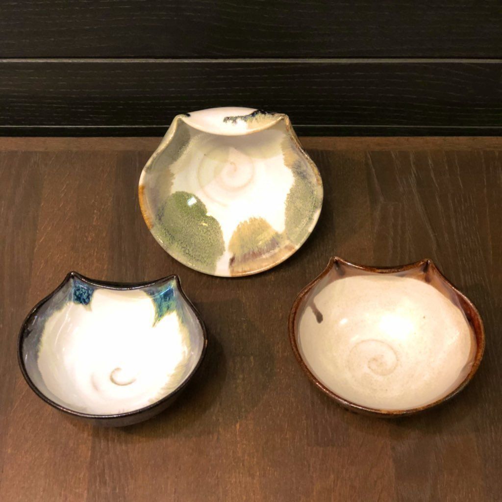 模様もかわいらしい猫皿