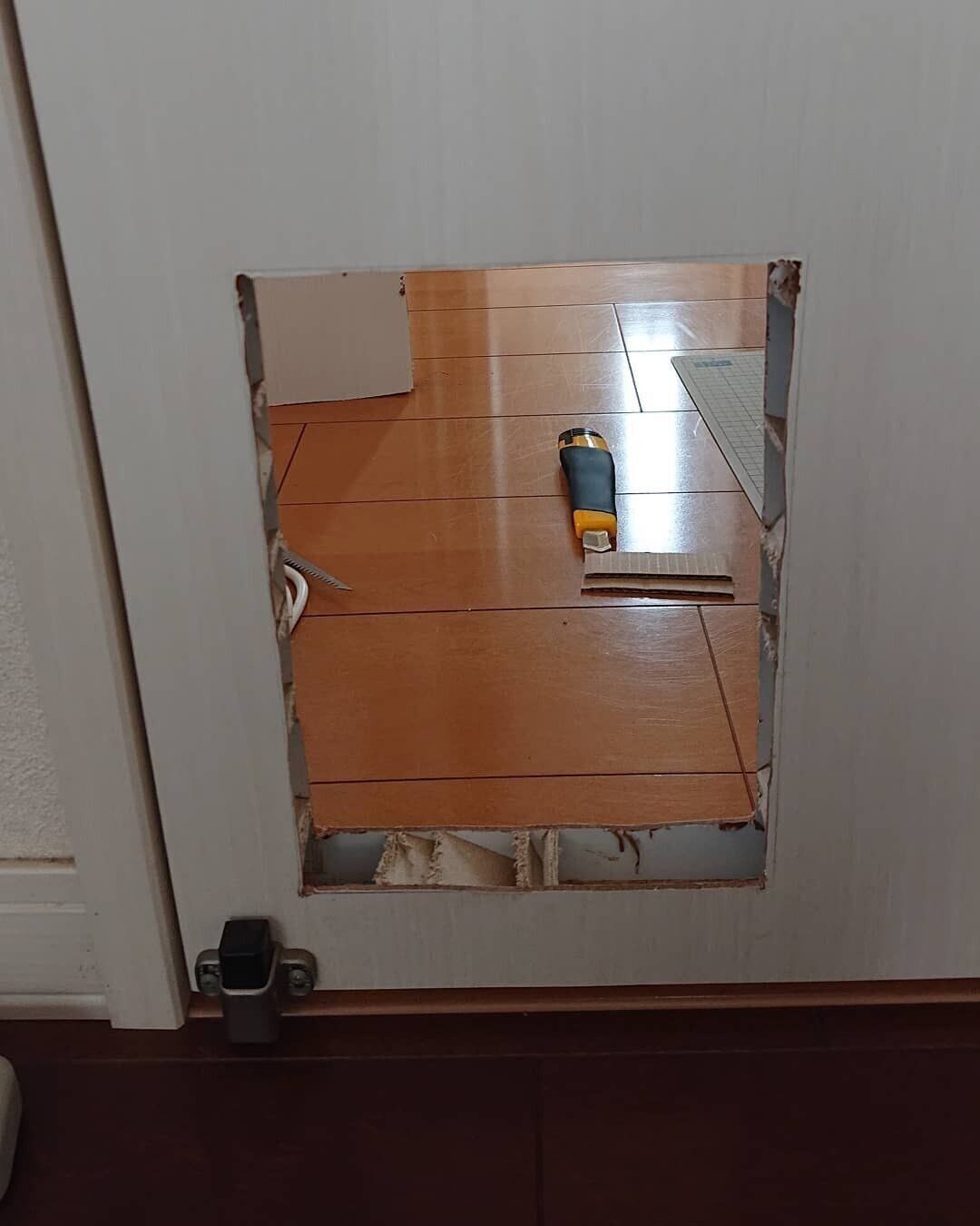 キャットドア製作の様子