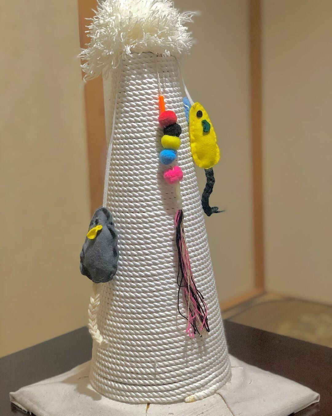 ねずみのおもちゃ付き爪とぎ