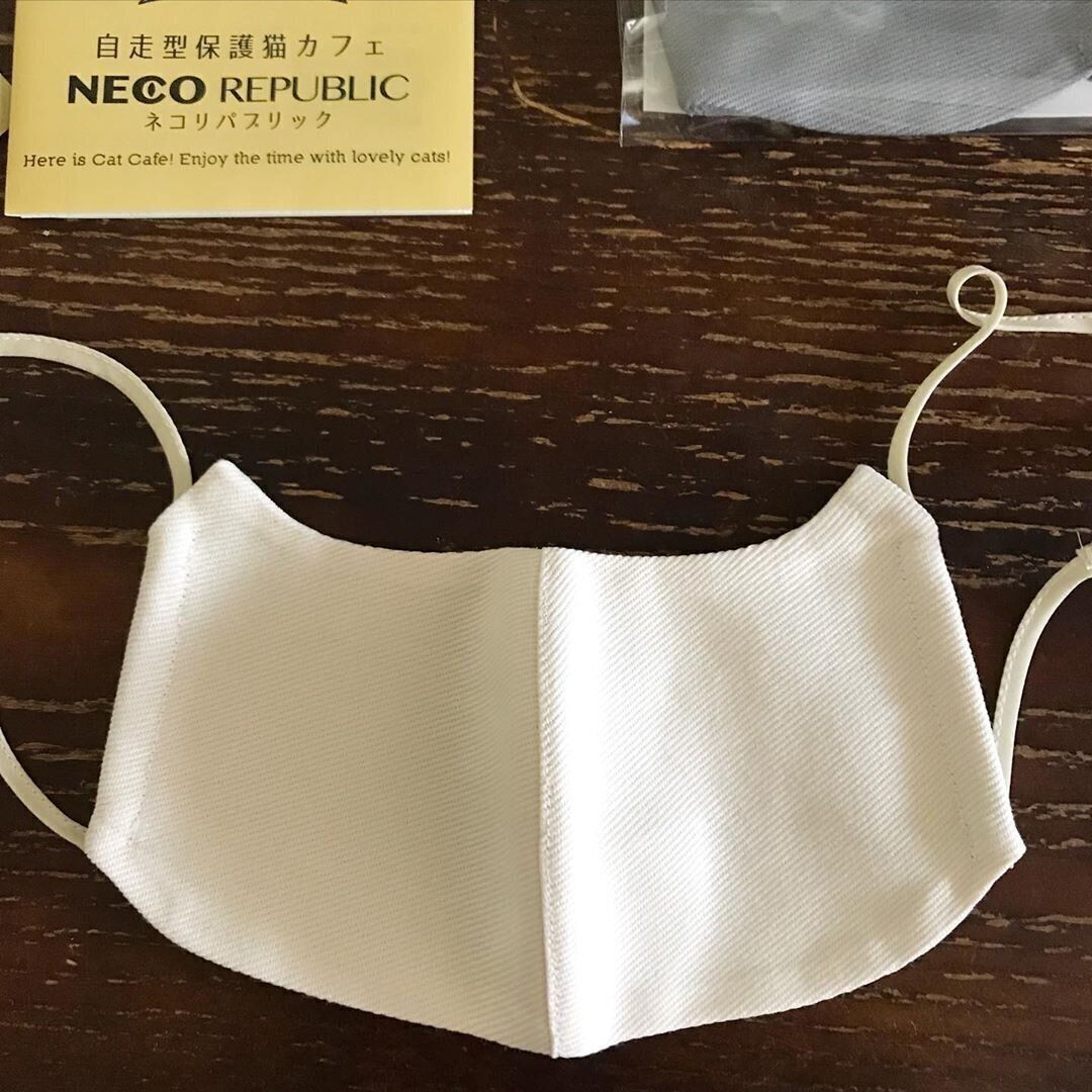 ネコパブ　白猫マスク