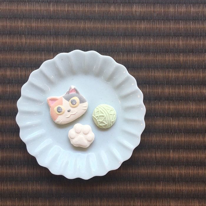 ばいこう堂の和三盆の猫型干菓子