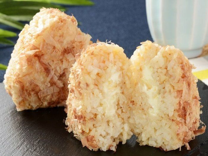 中には濃厚なチーズが……