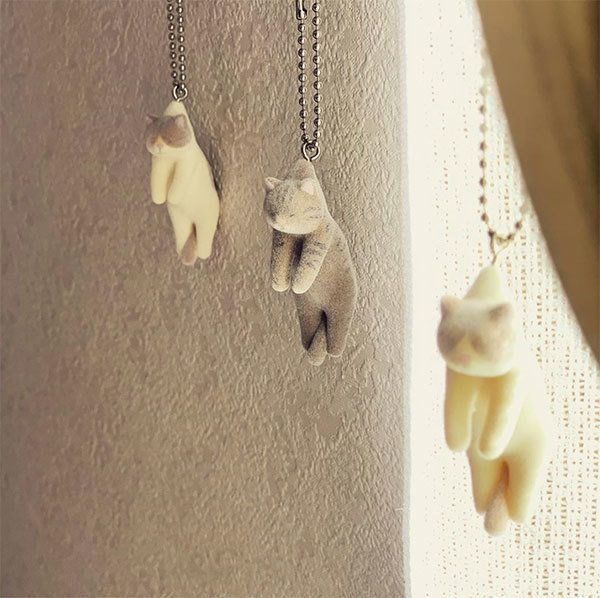 つままれるねこ