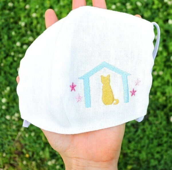 猫の刺繍マスク