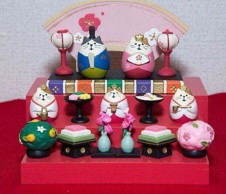 ゴージャスなネコ雛