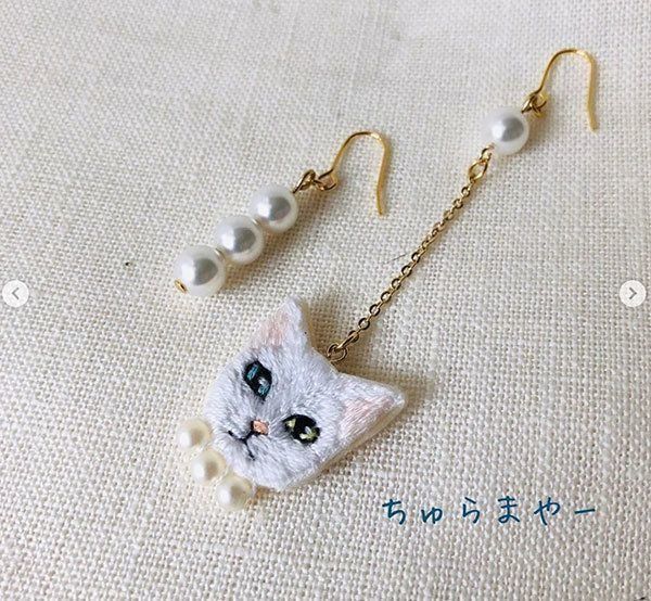 猫刺繍のピアス
