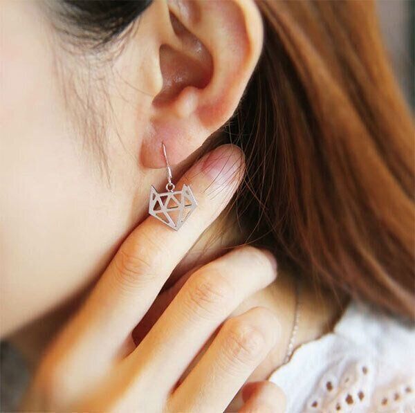 Cattonロゴ サクラ耳 ピアス(フックタイプ)