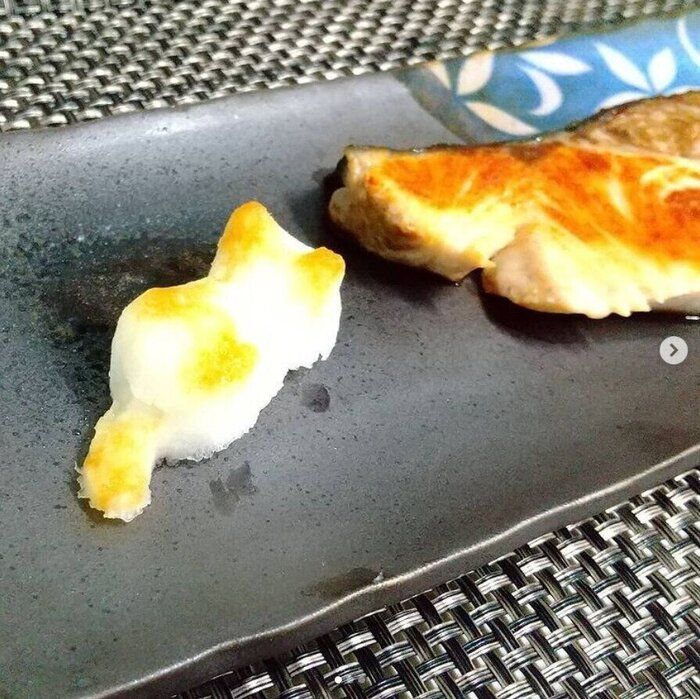 魚と大根おろしで作った猫